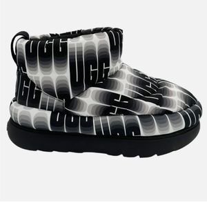 UGG Women’s Classic Maxi Mini Boots